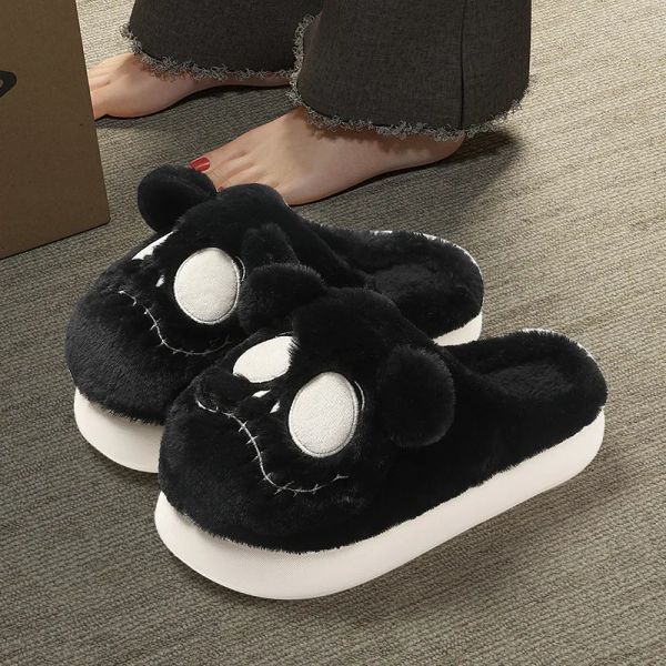 Slippers Automne et hiver des femmes de coton féminine 2023 Nouvelles chaussures de coton au sol chaud et antidérapant