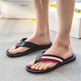 Slippers plage couchée à la maison Man Slipper Hawaiian Sandal Walking Shoes Sneakers Sport Choes Tences Sapatenos