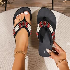 Pantoufles à grande taille tongs tongs flop flop women épais à fond épais à fond de diamant sandales de luxe Chaussures femmes concepteurs d'été