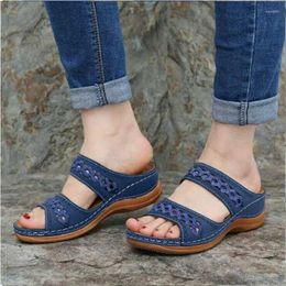 Hausschuhe Große Größe Weiche Schuhe Frau 2023 Gummi Flip-Flops Niedrigen Luxus Rutschen Komfort Hawaiian Designer Casual Hoof Heels Basic fa