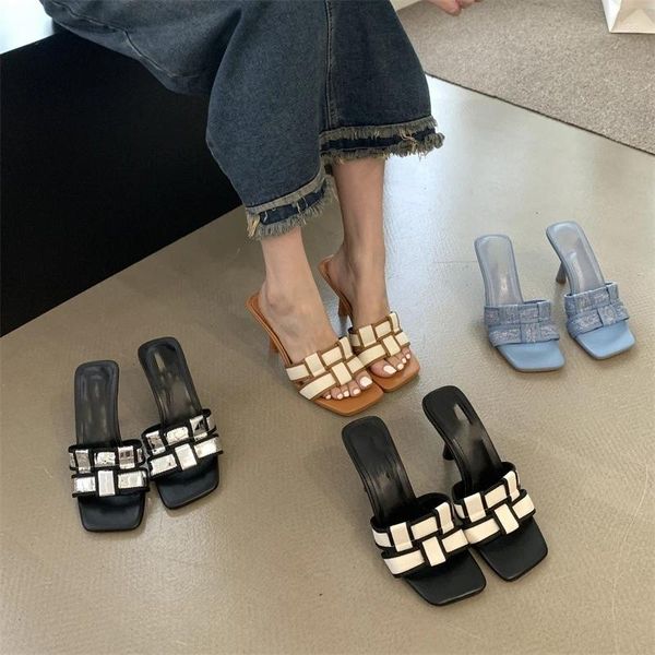 Pantoufles de couleurs noir et blanc les tongs d'été tissés minces talons hauts sandals linéaire sandals de mode grande taille femme