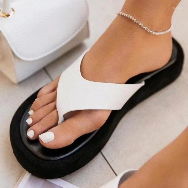 Pantoufles noir/blanc couleur mélangée fond épais tongs femmes célèbre conception pince orteil dames plate-forme Jandal diapositives chaussures de plage