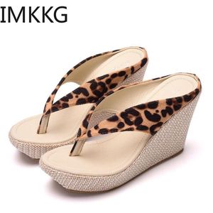 Slippers Merk Dames Sandalen Appartement met Flip Flops Dikke Bottom Platform Truple Summer Beach Shoes For Woman F90181