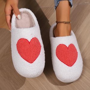 Zapatillas de dibujos animados amor corazón algodón mujeres invierno cálido suela suave hogar mujer tacones planos antideslizantes zapatos interiores chanclas de felpa