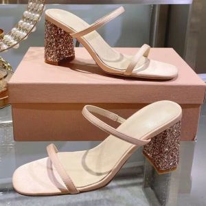 Slippers Chunky Talon Femmes Slippers Open Toe One Belt Slip on Female Summer High Talon Party Robe Outwear Slippers Sweet Bling Shoes