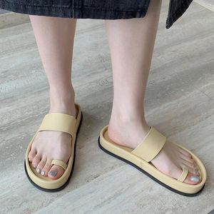 Slippers Clip Toe Tong Sandals Femmes Black / White Leather Summer Sides Chaussures femme 2024 Brand Design Platform Flip Flops Pantoufle Femme