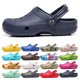 Slippers Klompen Sandalen Slip On Casual Strand Waterdichte Schoenen zwart wit grijs roodgroen mannen Klassieke Verpleging Ziekenhuis Vrouwen Slippers Werk Medisch