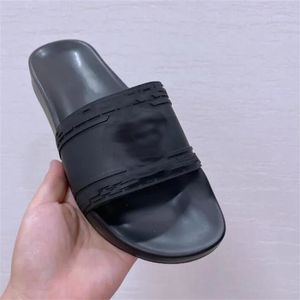 Chaussures de créateurs de luxe diapositives pantoufles sandales d'été hommes plage tongs plates intérieures maroquinerie femmes mode chaussures classiques dames taille 35-45 avec boîte sac à poussière