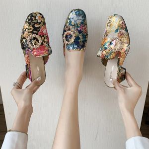 Slippers comem Slippers Femmes Summer Sides Flower Loafers Mules Sexy Med Square Talon Fashion 2023 Bloc High Heels Slipon Female Chaussures