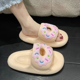 Slippers Comwarm beignet pantoufles pour les femmes d'été sandales mignonnes féminines semelles douce de salle de bain pantoufles couples de glissades de plage drôles en plein air