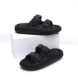 Pantoufles Couple chaussure pour hommes semelle épaisse été Double rangée boutonnée sandales femmes Zapatos Para Hombres Pantufla