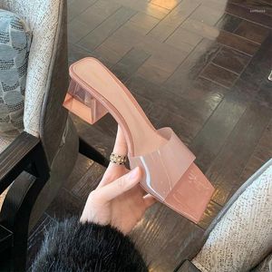 Slippers kristal dikke hakken sandalen voor dames bovenkleding dragen 2024 zomer minimalistische vierkante kopje strass transparant een
