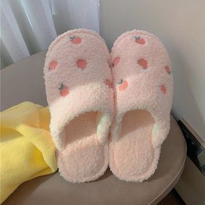 Slippers schattige fruit slipper voor vrouwen meisjes mode kawaii pluizig winter warme vrouw cartoon perzik huis grappige schoenen