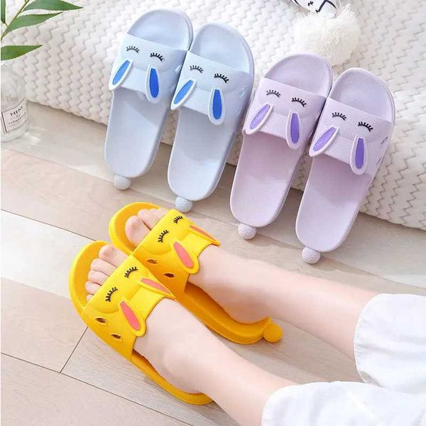 Pantoufles Mignon lapin chaussons pour femmes été dessin animé sandales souples salle de bain intérieure anti-dérapant tongs lapin famille Couple belles chaussures L2401