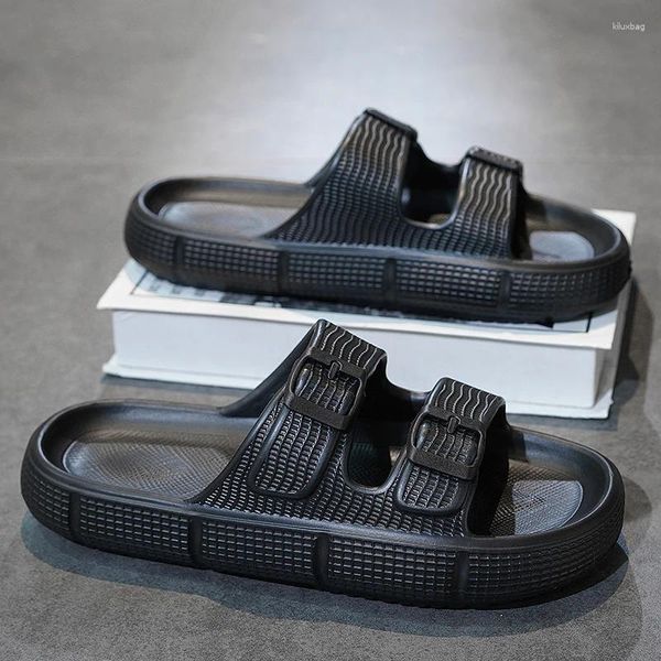 Pantoufles conçues pour hommes ultra légers à la mode à la mode solide simple Sandales pour hommes épaisses confortables confortables