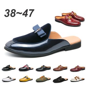 Slippers Designer Mocasins décontractés Sandales Mentes Antislip Flat Half Chores For Men Locs Slippers en cuir Mules respirantes