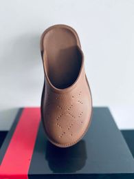 Sandalen beroemde Designer Dames Sandaal Slippers Mannen Rubber dikke zool modestijlen geschikt voor verschillende plaatsen of buitenactiviteiten vol dia's Designer Women