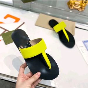 Slippers Designer Sandaalglaasjes Metallic Sandalen slippers slippers voor vrouwen Casual zomermeisjes Beach Walk slippers mode lage hak plat slipp j0429 2