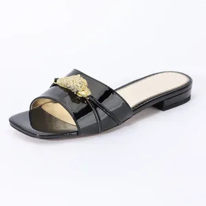 Pantoufles Chaussures de créateur pour femmes Strass Sandales plates d'été 2024 Or Classique Diapositives drôles de haute qualité Luxe