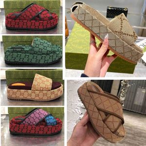 Slippers Designer schoenen Slipper platform Slippers Designer Sandalen Women Fashion Bordined Canvas Flat Mules Borduurde High Heel Sandaalplatform Schuifschoen