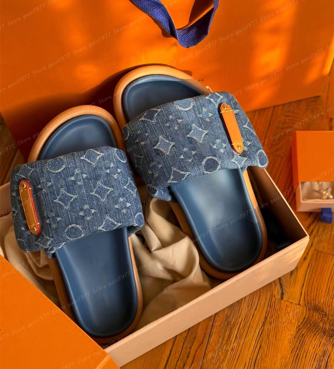 Pantoufles concepteurs glissades plate-forme féminine sandales classiques marques d'été plage extérieure éraflures chaussures décontractées denim en relief de chaussures de pantoufle plate douce 10a box