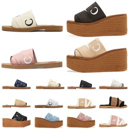 Pantoufles designer Incontournables de l'été et mode polyvalente Womens Woody Sandals Sandal Flat Mules Slipper Sail toile brodée caoutchouc plage sliders chaussures