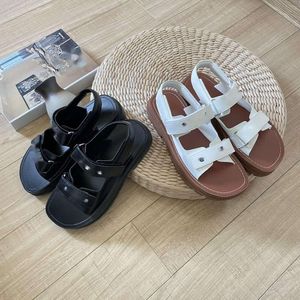 Slippers Designer Women Sandaal Top Kwaliteit Luxe mode Sandalen Leer Sandalen Spons Cake Combinatie Dikke bodemschoenen Letter Velcro sandalen