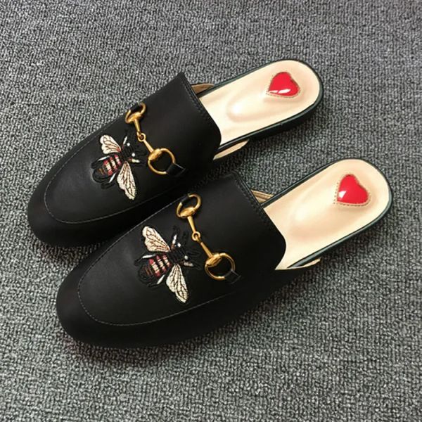 Pantoufles Designer Femmes Été Velours Mules Mocassins Appartements En Cuir Véritable Avec Bouton En Métal Motif Serpent Abeilles