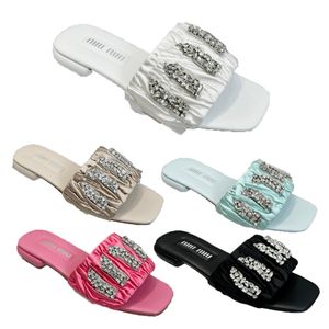 Slippers Diamond Designer Chaussures Souples non glissantes préférées Sandles Sandles Perfect Fit Alphabet