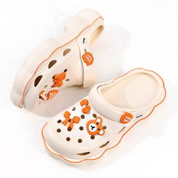 Pantoufles Diy Croc Pantoufles Femme Sandales D'été Dessin Animé Mignon Fleur Déco pour Trou Chaussures Antidérapant Fond Mou pour Femmes Tongs 230505