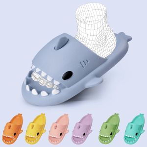 Slippels dropshipping Summer Slippers Familie Shark Shape Slides Outdoor Dames schoenen Flip Flops Men Paren cartoon Eva schoenen grappige schoenen