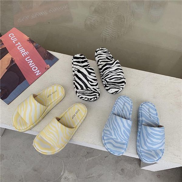 Zapatillas DXFAN, sandalias gruesas de plataforma con patrón de cebra de colores mezclados para mujer, zapatos deslizantes de suela blanda con punta abierta para la playa de verano 2021