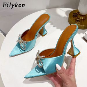 Slippers Eilyken Zomer Vlinder-knoop Puntige KRISTAL Dikke Hak Slippers Sexy Straat Vrouw Vierkante Tenen Jurk Schoenen Zapatilla de mujer 231027