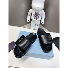 Pantoufles norme européenne en métal semelle épaisse antidérapante Velcro sandale à pain paresseux