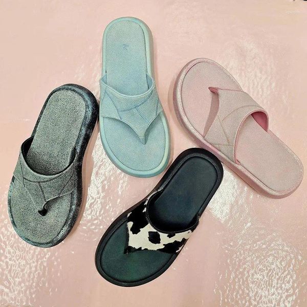 Slippers Fashion Beach Flip flops Minimal Round Toe Flats Plateforme extérieure 2024 Couleurs mixtes Sandals de luxe Sapato