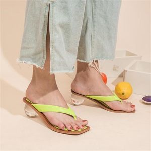 Slippers modeontwerp vrouwen slippers kristal transparante bal helder vreemde hiel damesglaasjes grote sandalen 43