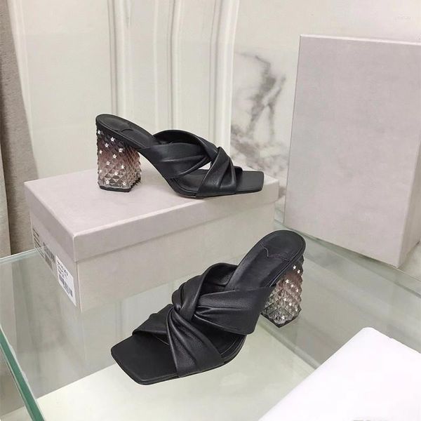 Zapatillas Diseñador de moda Vestido Mujer Tacones de cuña Banda cruzada Diapositivas Punta cuadrada Cristal Inferior Zapato alto