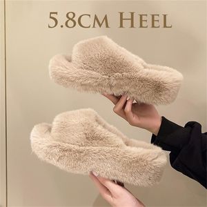 Slippers mode high -end luxe vacht dames harige schoenen wiggen plus maat 3542 hiel herfst winter indoor casual warm 220913