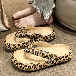 Zapatillas de moda leopardo eva chanclas para mujeres verano 2024 clip plataforma de punta mujer suela suave no deslizante sandalias de tobogán de playa