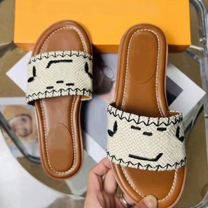 Slippers Mode Luxe Vrouwen Sandalen Geborduurde Sandalen Outdoor Casual Slippers Vrouwen Zomer Strand Slippers Lage Hakken 36-42