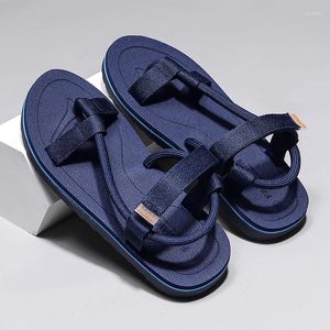 Slippers Fashion Men's Flip Flop Man Shoes Light Beach pour hommes Sandales de maison confortables respirantes