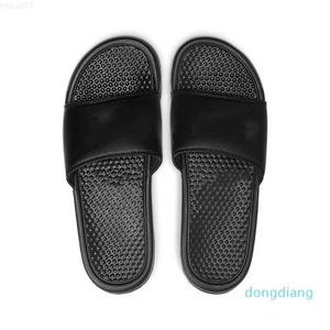 Slippers Mode Mannen Vrouwen Zomer Slippers Benassi Jdi Mismatch Strand Slide Sandalen Comfort Flip Schoenen Leer Brede Flops L230718