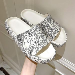 Slippers Mode Afdrukken Vrouwen Mannen Zomer Antislip Strand Slide Sandalen Slippers Leuke Graffiti Dikke Sole Badkamer Schoenen