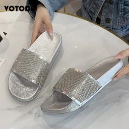 Slippers Mode Strass Slippers Dames Bling Diamond Slipper Gezellige Flip Flop Strand Sandalen Casual Platte Outdoor Cloud Slides Schoen Mujer 231027