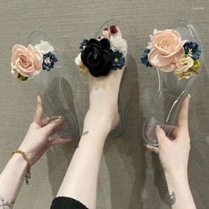 Slippers Fashion Summer Femmes Transparent Sole Fleur Décorer pour la femme Chaussures de luxe Antiskide confortable