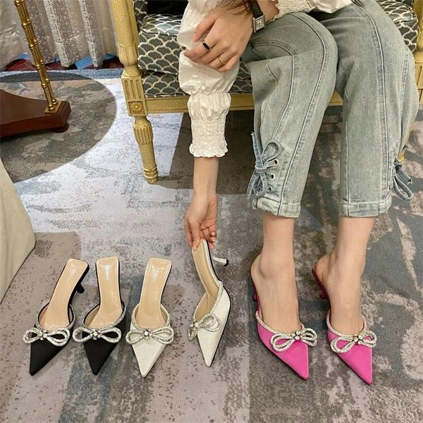 Slippers Fashion Women Poighed Toe Silk dames sandales glissages