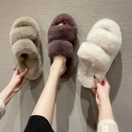 Slippers à la mode des femmes en laine porte 2024 Version coréenne de chaussures à semelles épaisses