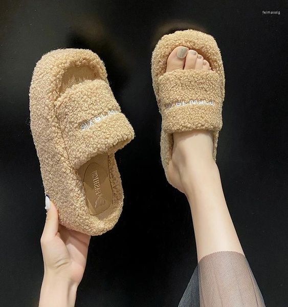 Pantoufles à talons plats pour femmes, chaussures d'hiver à plateforme, haute qualité, Massage doux, en caoutchouc, peluche courte, 2024