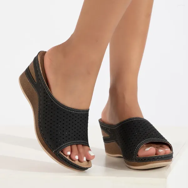 Zapatillas Zapatos femeninos Peep Toe Glitter Slides Low Tamaño grande en una cuña 2024 Jelly Summer Hoof Heels Crystal Rome Scandals