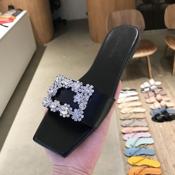 Zapatillas planas para mujer, pantuflas de verano para mujer, chanclas de gelatina a la moda, punta cuadrada, 2023, tela de PU brillante de lujo, Crysta